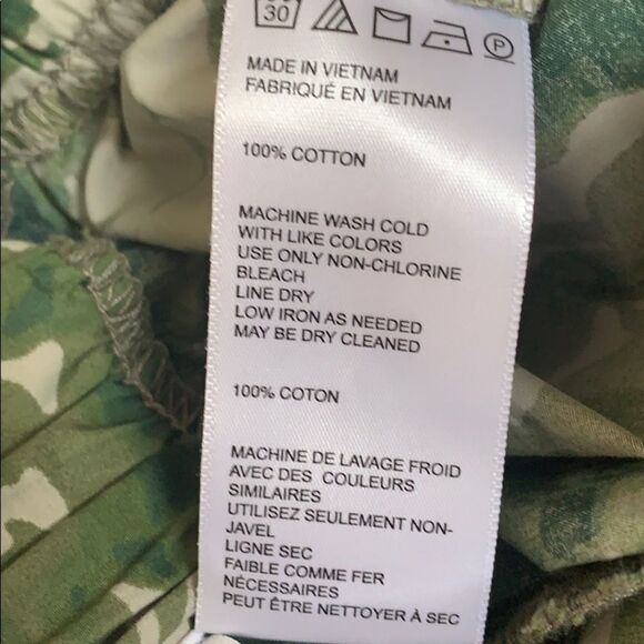 New Urban Outfitters high waist camo pants. XS - Picture 5 of 5